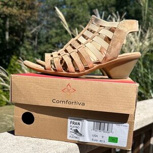 Comfortiva Women's Gold Strappy Sandals. In good used condition.